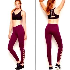 NWOT! VS Total Knockout Tights